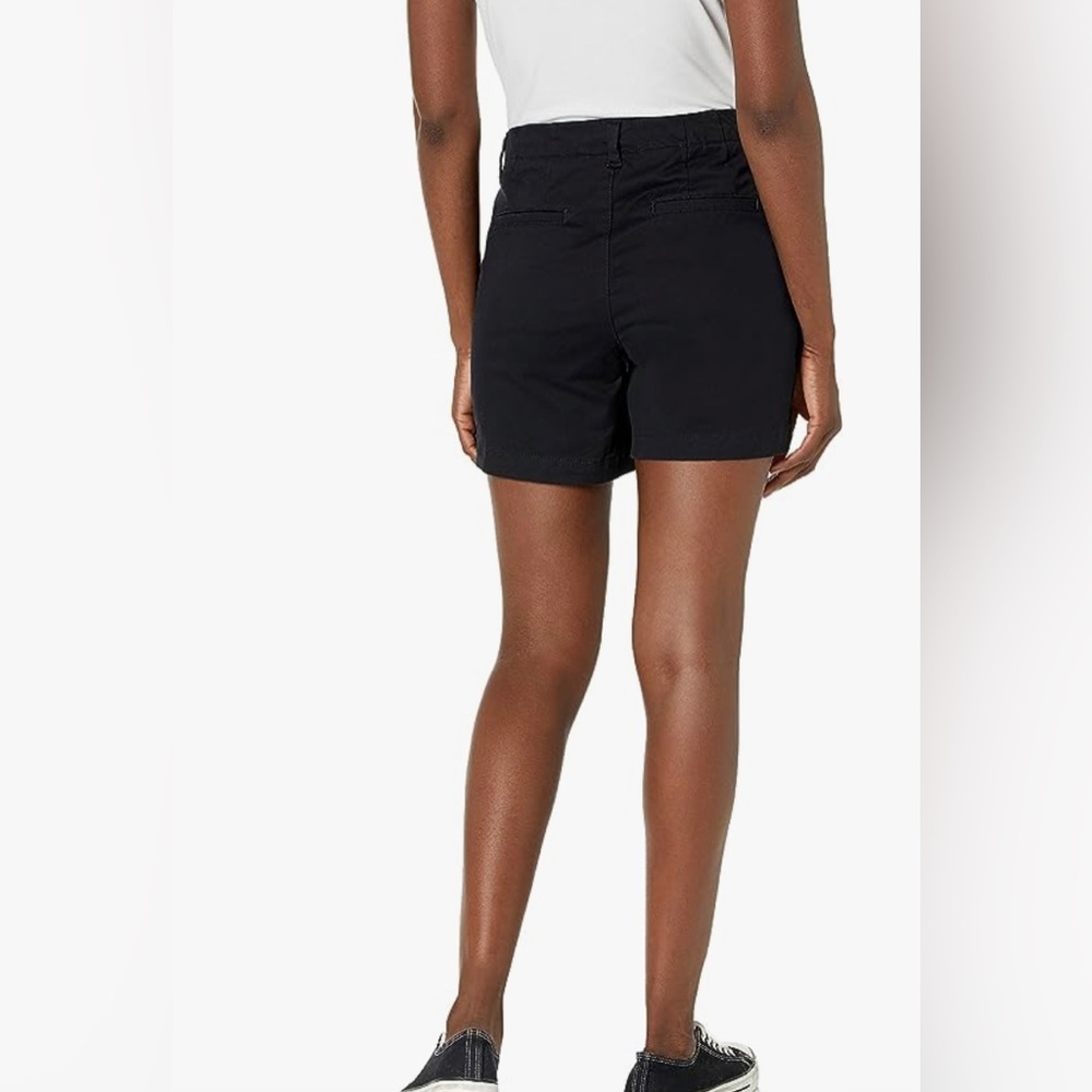 NWT Lee Womens short Regular Fit, Mid Rise, Black Color, Sz 16 Medium, 14 Medium